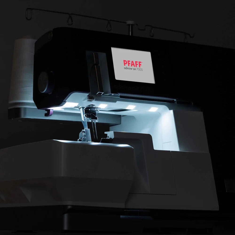PFAFF admire air 7000 Coverlock Machine