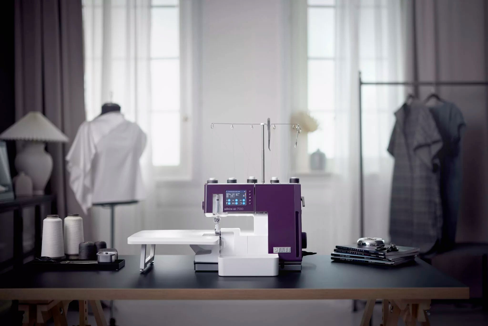 PFAFF admire air 7000 Coverlock Machine