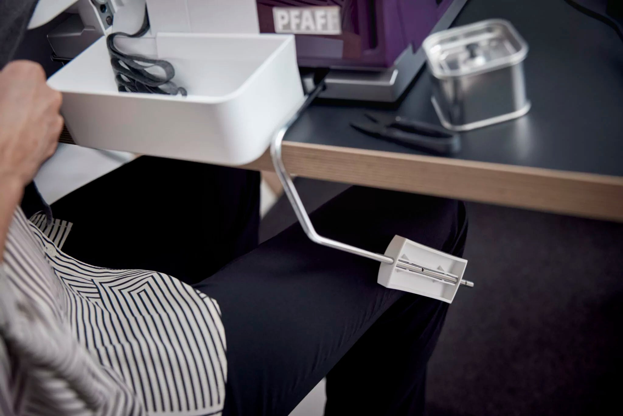 PFAFF admire air 7000 Coverlock Machine