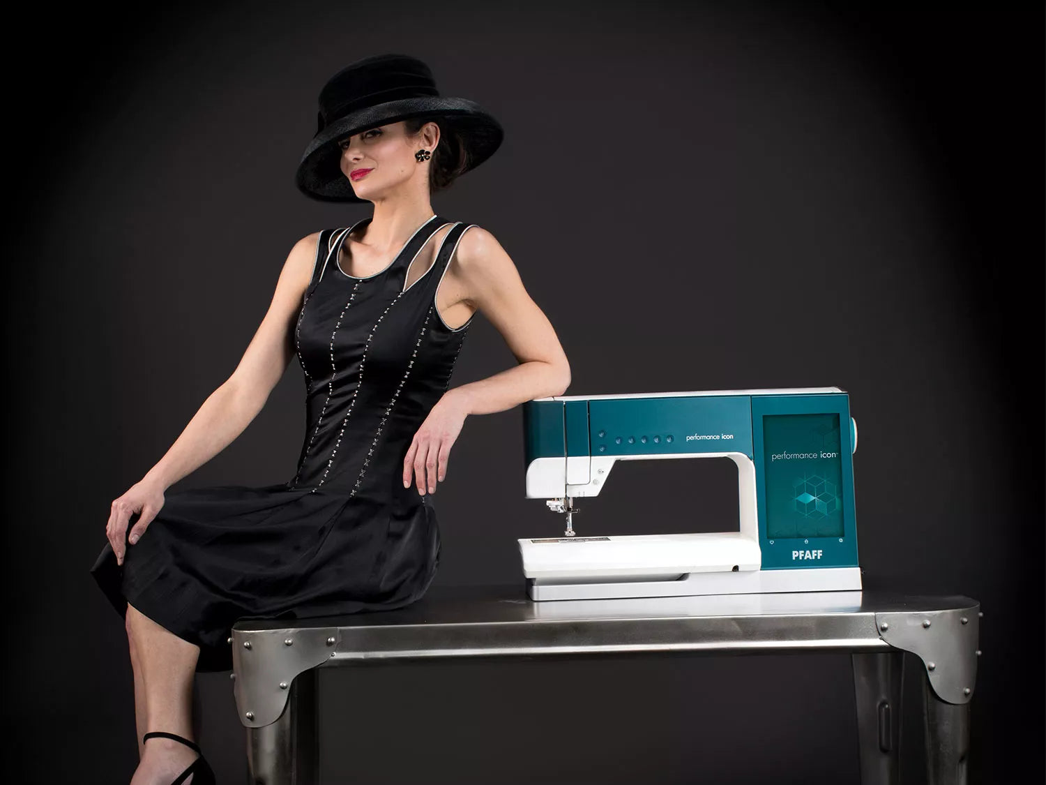 PFAFF performance icon Sewing Machine